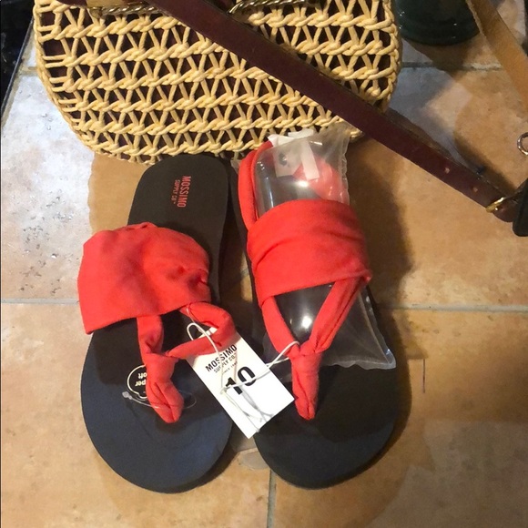 Mossimo Slippers - Picture 2 of 4